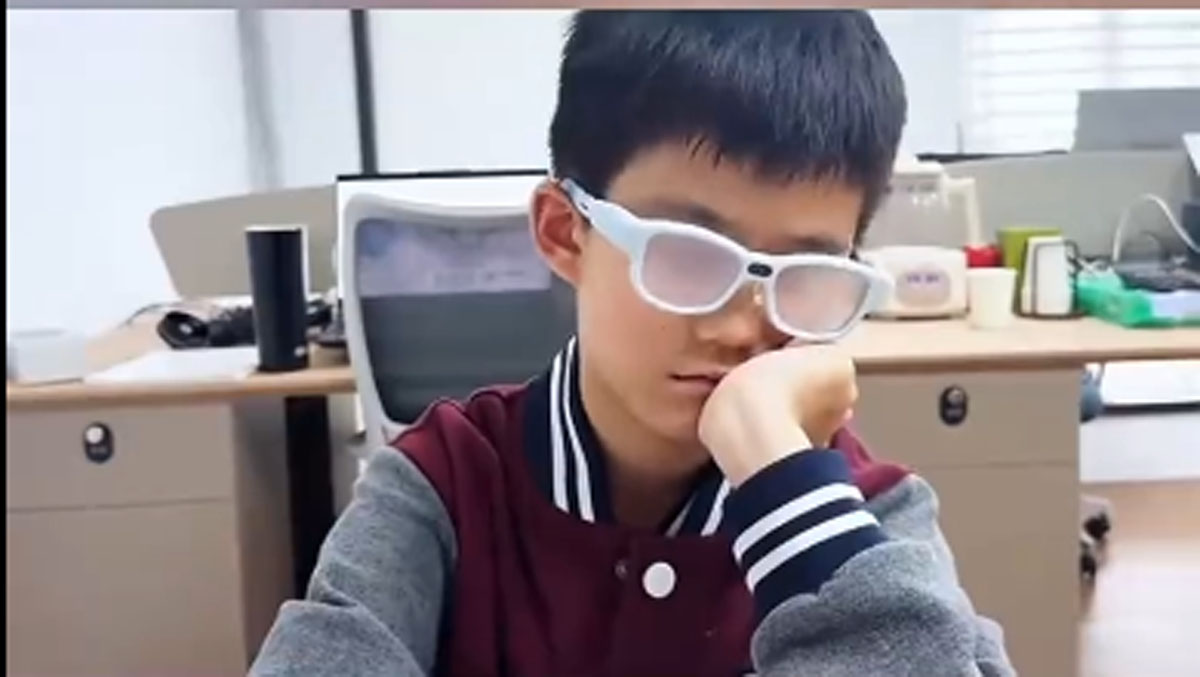 AI Myopia-Control Glasses: Blurred Lens Feedback for Kids' Reading Distance