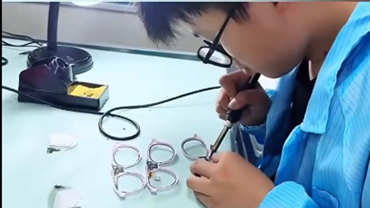 AI Myopia-Control Glasses: Blurred Lens Feedback for Kids' Reading Distance